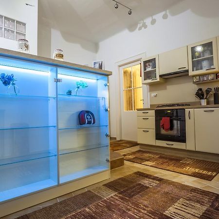 Luxury Air-Conditioned Rooms In Old Town Bratislava Exterior foto