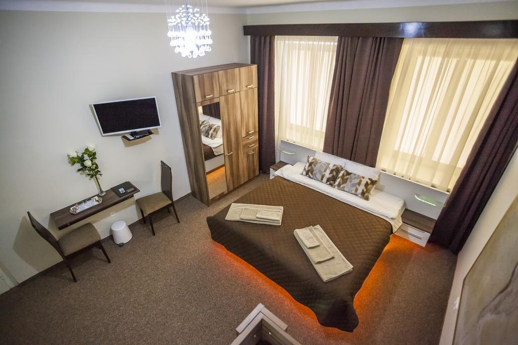 Luxury Air-Conditioned Rooms In Old Town Bratislava Exterior foto